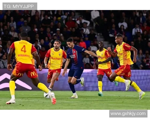 足总杯惊天冷门那不勒斯逆袭巴黎圣日耳曼6-2引发全场震动