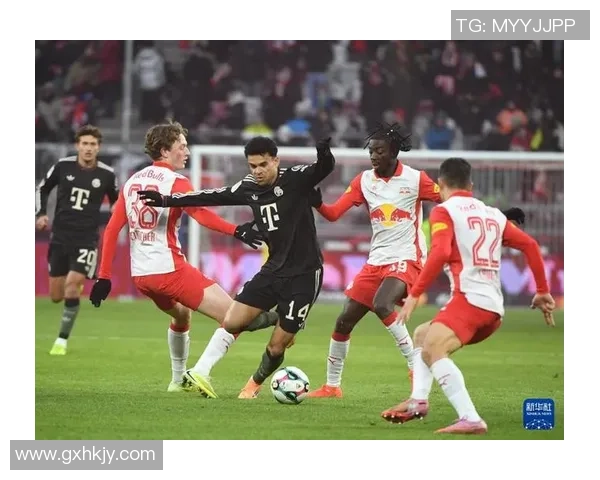 友谊赛精彩对决巴黎圣日耳曼与拜仁战成平局乌龙球引发全场热烈反响