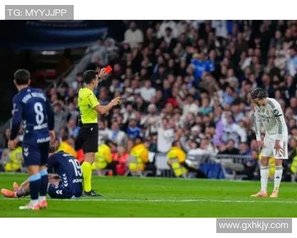 意甲激战莱比锡3-0战胜皇马乌龙球引发争议判罚全场沸腾