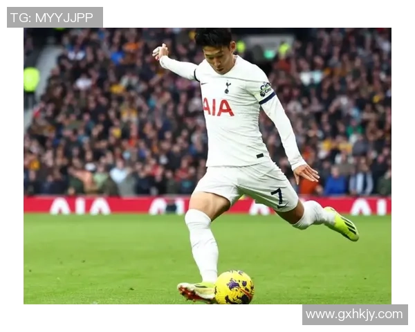 中超热刺与巴黎圣日耳曼激战成平局补时进球引发全场狂欢