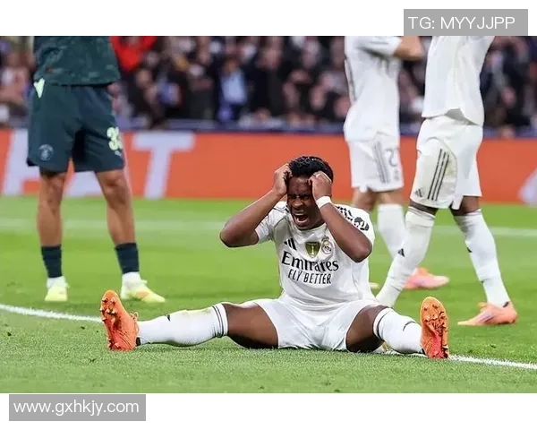 皇马友谊赛大胜里昂三球零封赛场惊喜瞬间引发热烈反响