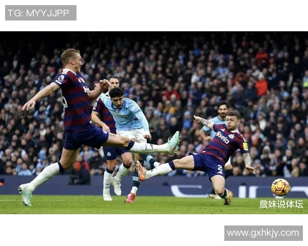 曼城与里昂友谊赛战平帽子戏法引发全场热潮与战术分析