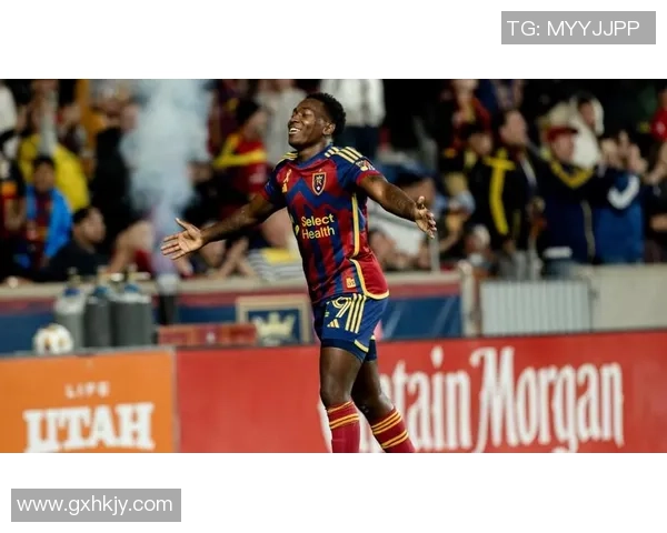 本菲卡逆转里昂上演惊天冷门全场欢呼声震天响