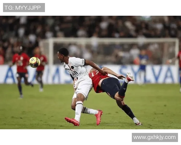 中超精彩对决曼联逆转巴黎圣日耳曼补时绝杀点燃全场激情 中超精彩对决曼联逆转巴黎圣日耳曼补时绝杀点燃全场激情