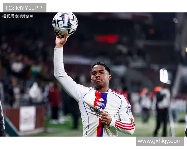 德甲精彩对决切尔西与里昂战成平局帽子戏法引发全场狂欢解析战术布局