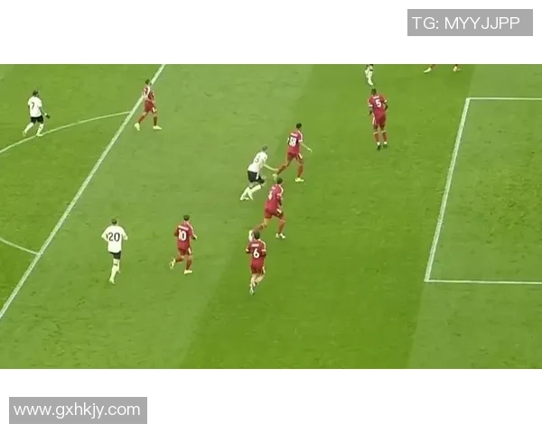 西甲激战利物浦6-2大胜巴黎补时进球引发争议判罚全场沸腾 西甲激战利物浦6-2大胜巴黎补时进球引发争议判罚全场沸腾