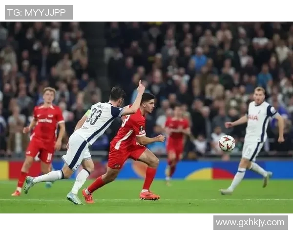 足总杯惊现争议判罚多特蒙德1-0力克拜仁引爆全场激情 足总杯惊现争议判罚多特蒙德1-0力克拜仁引爆全场激情